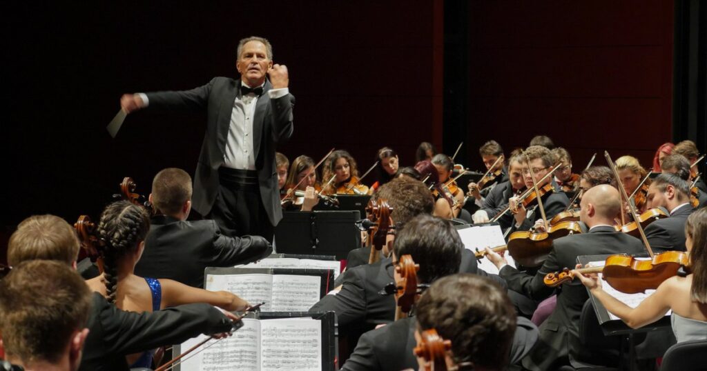 "Divorce" resounding at the Transilvania Philharmonic. The reason why conductor Cristian Mandeal left the stage