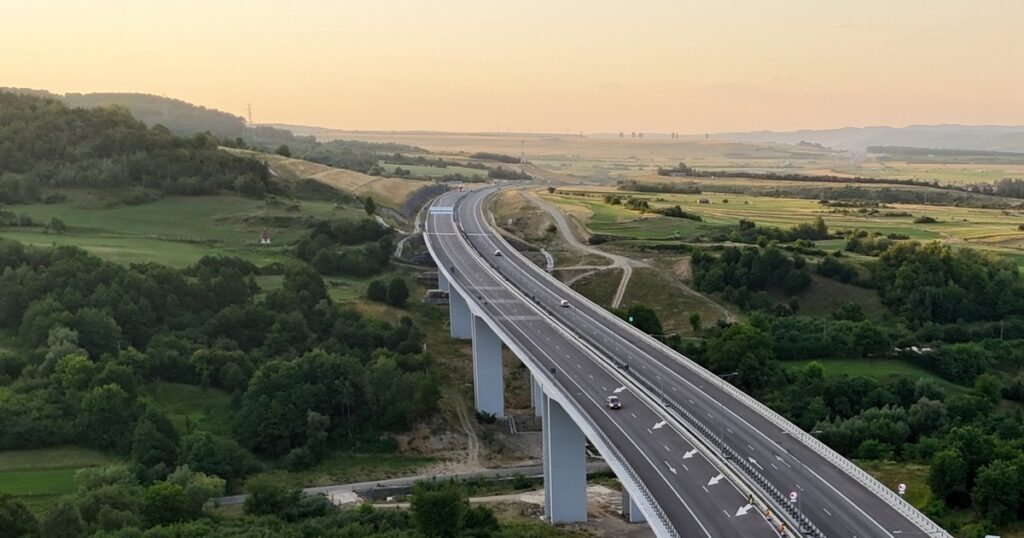 Motorways bypass almost half of Romania's counties. Road infrastructure "disadvantaged areas" map