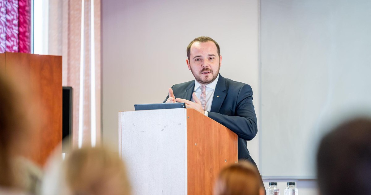 Professors from the faculties of Medicine and Pharmacy will fill positions in hospitals through competition or examination. The project is under discussion