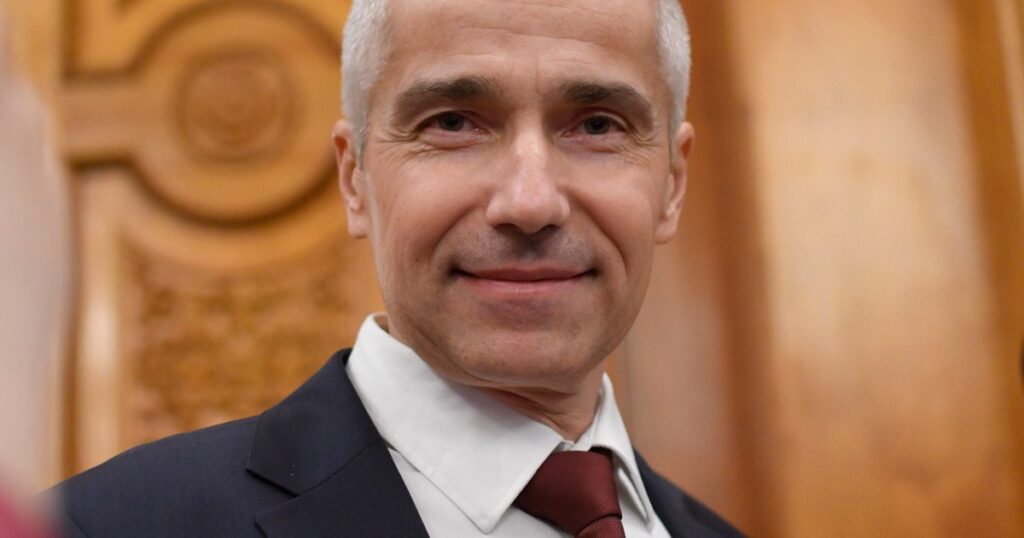 The Chamber of Deputies is debating the simple motion on Justice submitted by AUR. Minister Radu Marinescu, invited by USR to "Government Hour"