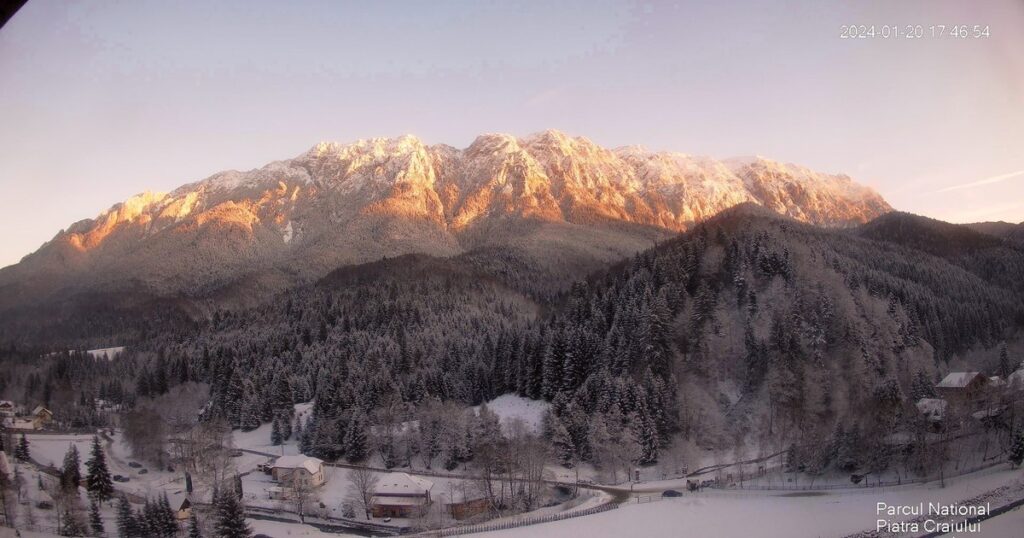 The dream hikes that almost every Romanian can afford. Fabulous routes accessible to families and amateurs even in winter