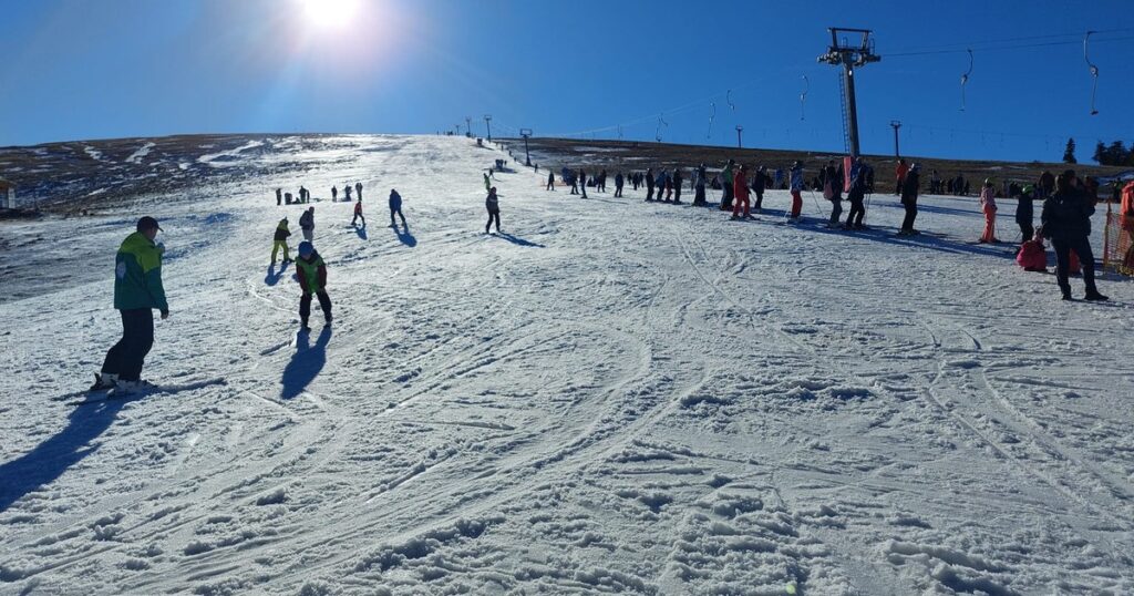 This weekend, the ski slopes in the alpine gap on the Transalpina are opening