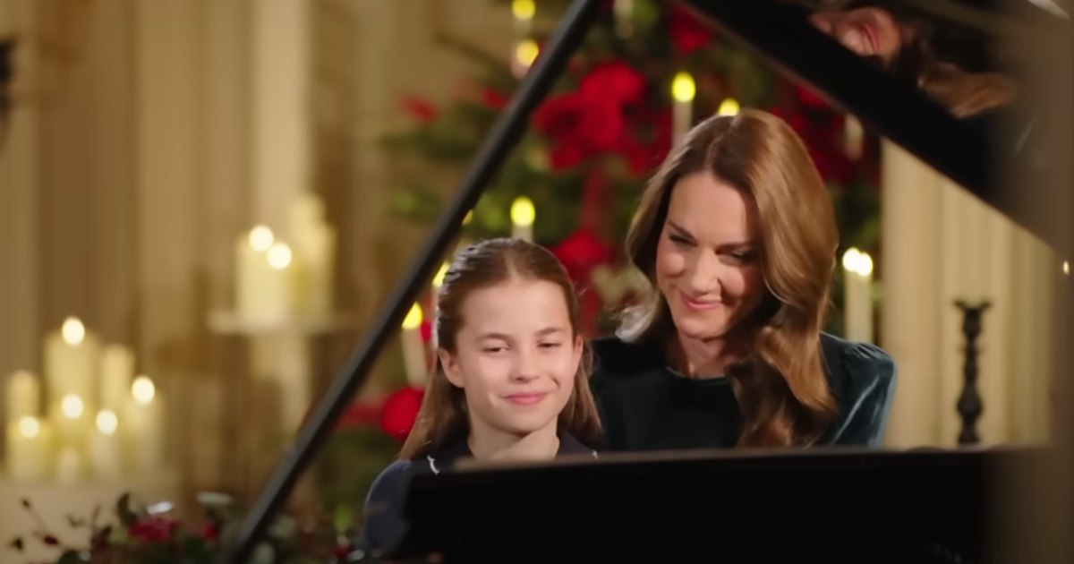 Video Special Christmas moment: Catherine and Princess Charlotte, piano duet at service at Westminster Abbey