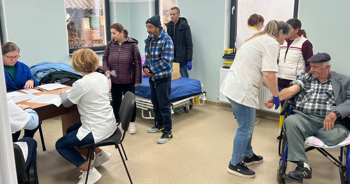 Video The disturbing testimony of a patient who found out she had cancer from the doctors who came to the village for screening. "We always say: I don't have money to go to the doctor!"