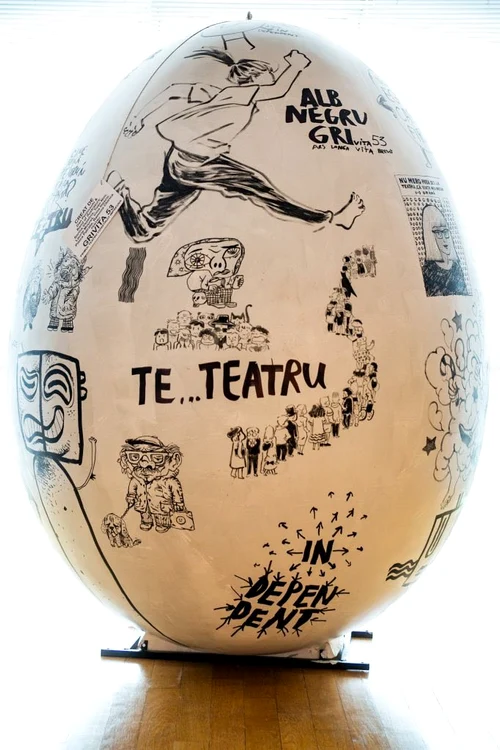 A new giant painted by Dan Perjovschi contributed to the rise of the theater. PHOTO: personal archive