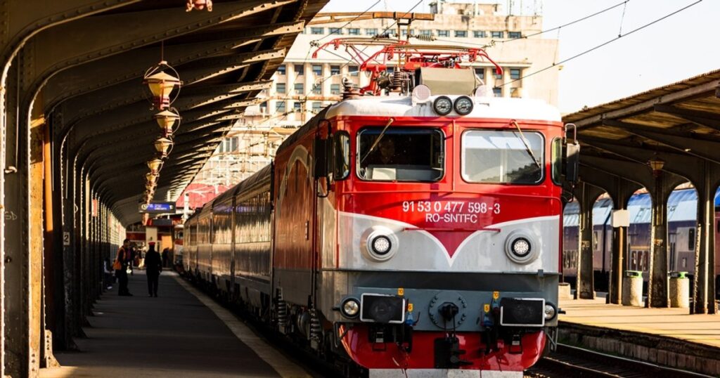 A locomotive recently modernized by PNRR broke down and arrived in Bucharest ten hours late. The Pro Infrastructure Association asks for explanations