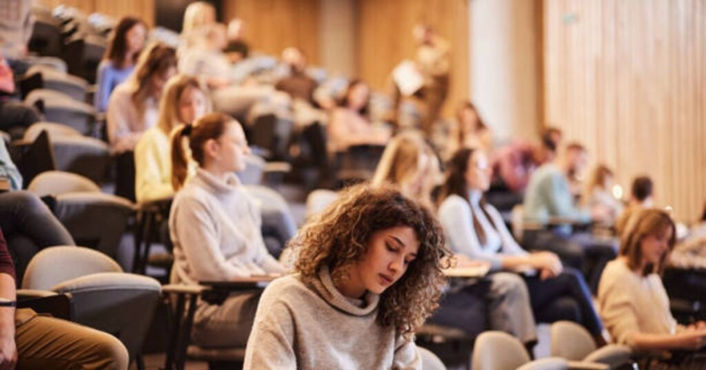 Analysis Vouchers for budgeted places at university? How the proposal of the rector of the University of Bucharest is seen