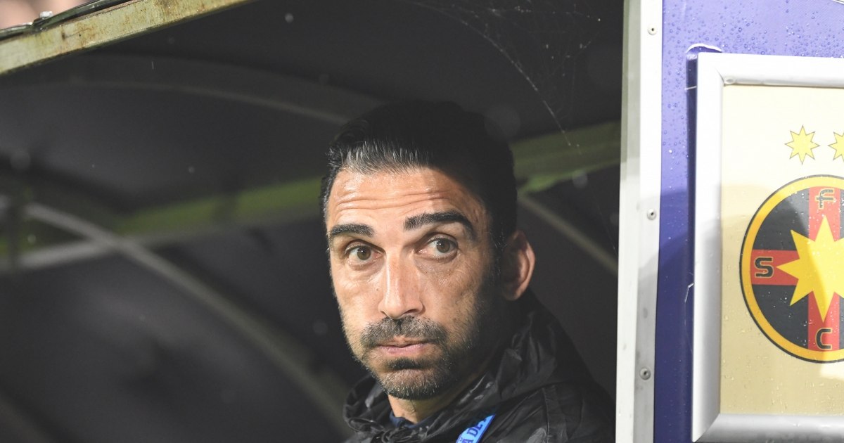 Becali's puppet became naughty. He called his critics "parrots".