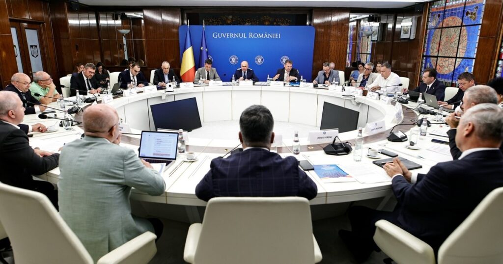 Bill: 10% reduction in public administration positions, announced by the Ministry of Development