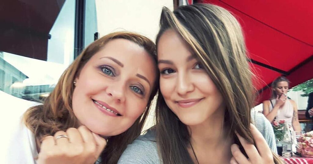 Elena Lasconi's daughter joined the Romanian Socialist Party