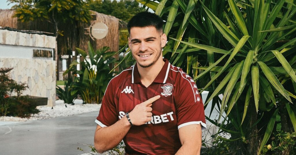 Rapidly got his striker with which he attacks the title. Another attacking wing packs its bags