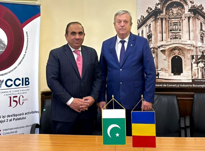 Ilyas Mehmood Nizam and CCIB president Iuliu Stocklosa PHOTO: CCIB.ro