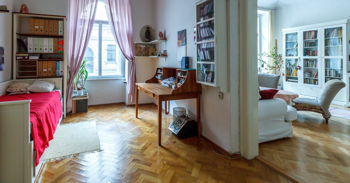 The question that torments Romanians: how can you afford to buy an apartment and a car in a big city?