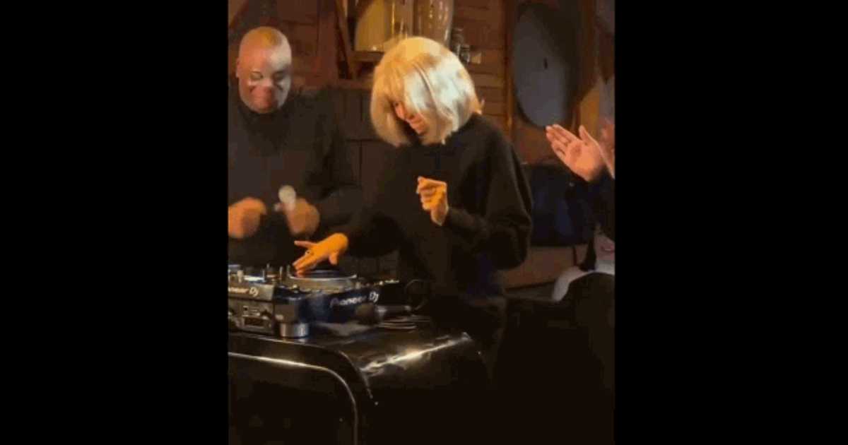 Video Brigitte Macron, DJ at a children's charity party: she mixed "Forever Young" and invited everyone to dance