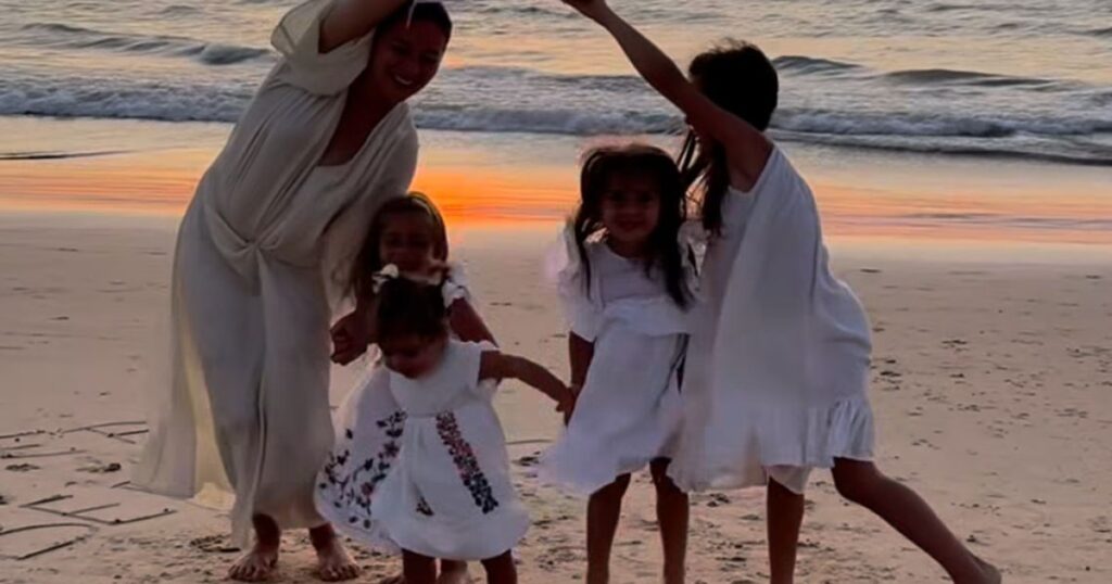 Video How Laura Cosoi broke the news of her fifth pregnancy to her daughters. "People think we want a boy"