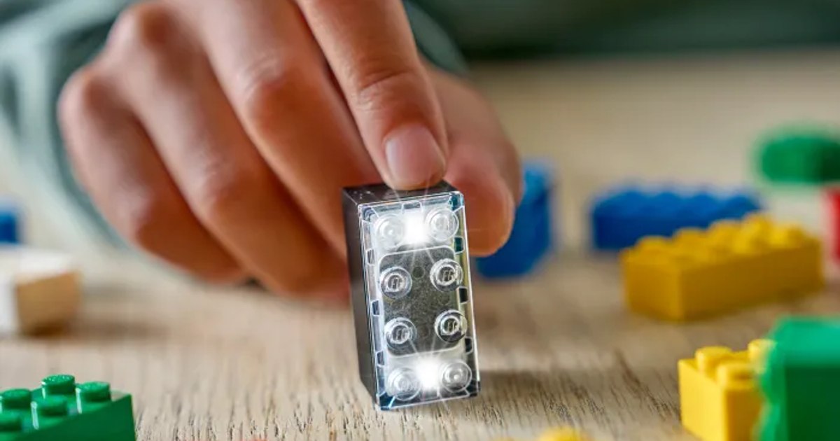 Video Lego launches 'Smart Brick', the most important development in 50 years. Warning from experts