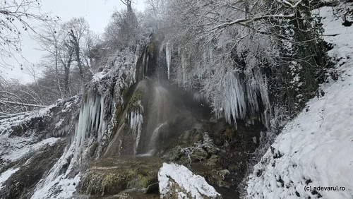 Cascada Clocota in winter Photo Daniel Guță THE TRUTH (18) jpg