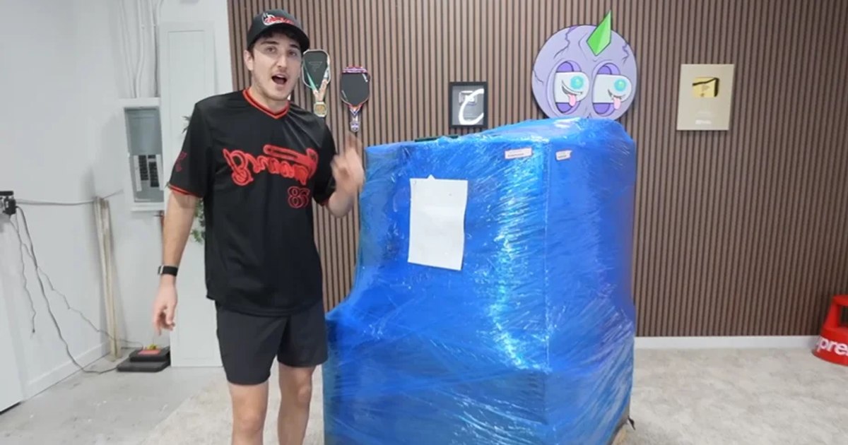 Video What a YouTuber from Georgia found in a pallet of returned Apple products for which he paid 1,300 euros