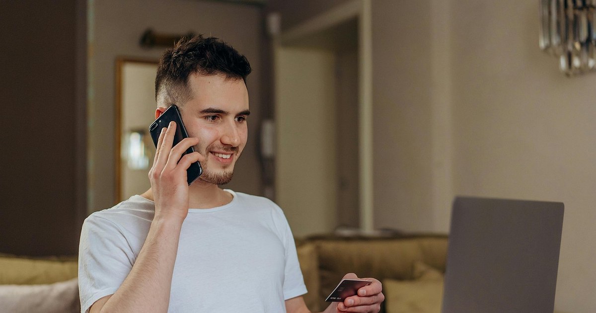 Why more and more Romanians prefer to manage their money directly from the application