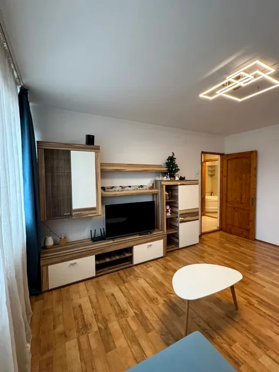 Apartment of 48 square meters, in an old building, sold for 115,000 euros, in Bucharest Photo OLX