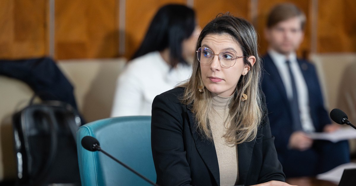 "A grotesque circus was created." Diana Buzoianu accuses the parliamentarians who asked to be removed from the debate of the motions of "dictatorial tendencies"