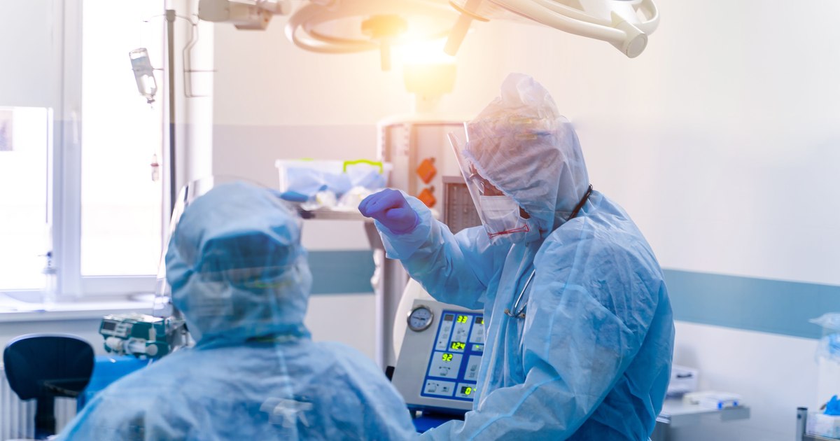 Crisis in emergency hospitals. Doctors act to the limit to save patients: "You have to improvise"