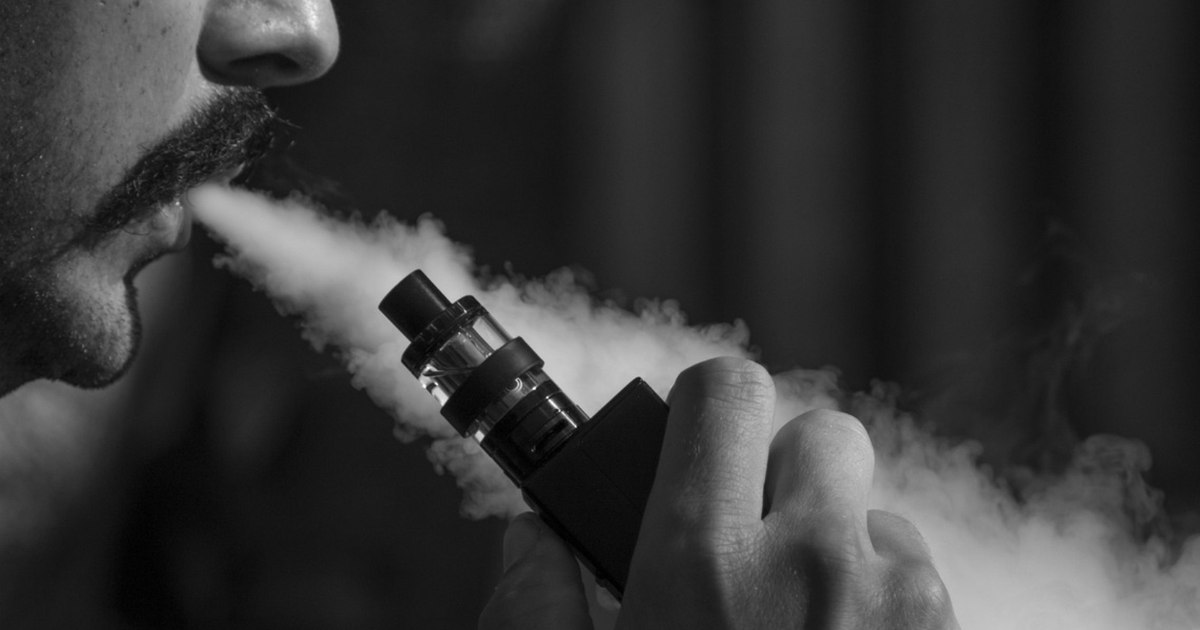 Electronic smoking in closed public spaces, targeted by a petition submitted to the Ministry of Health: "The smoker is permanently connected to a source of nicotine"