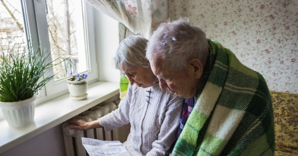 Pensioners duped by two accounting sisters: a fraud scheme of almost 1.5 million lei blocked their pensions for years