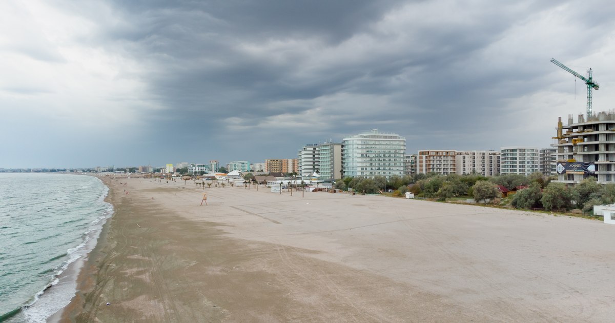 The Minister of the Environment: "Over 4,000 constructions erected on the coast, on land that should have belonged to the state"