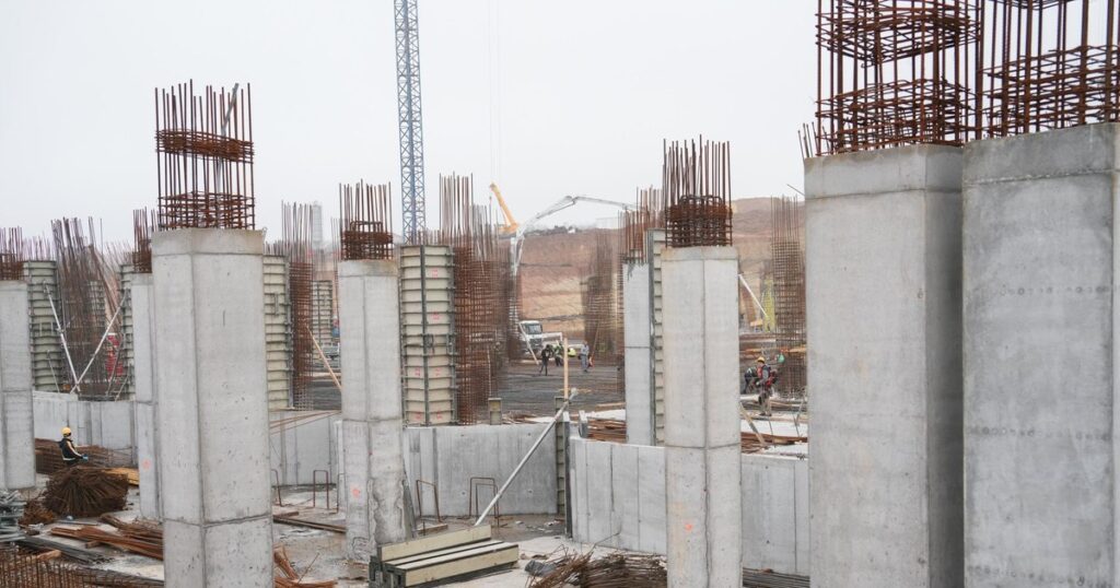 The dream of regional emergency hospitals seems further away: the construction sites are stagnant, the authorities recognize the blockages, patients criticize the problem