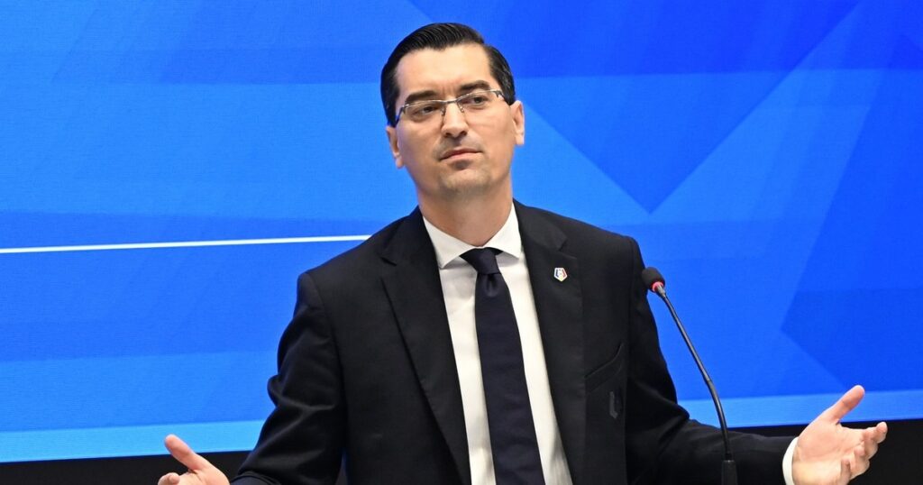 The surprise opponent for the presidency of the FRF. Its main objective is to remove the Burleanu regime