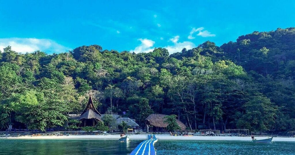 Video The busiest holiday destination in the world: it has 118 tourists to one local. It is also sought after by Romanians