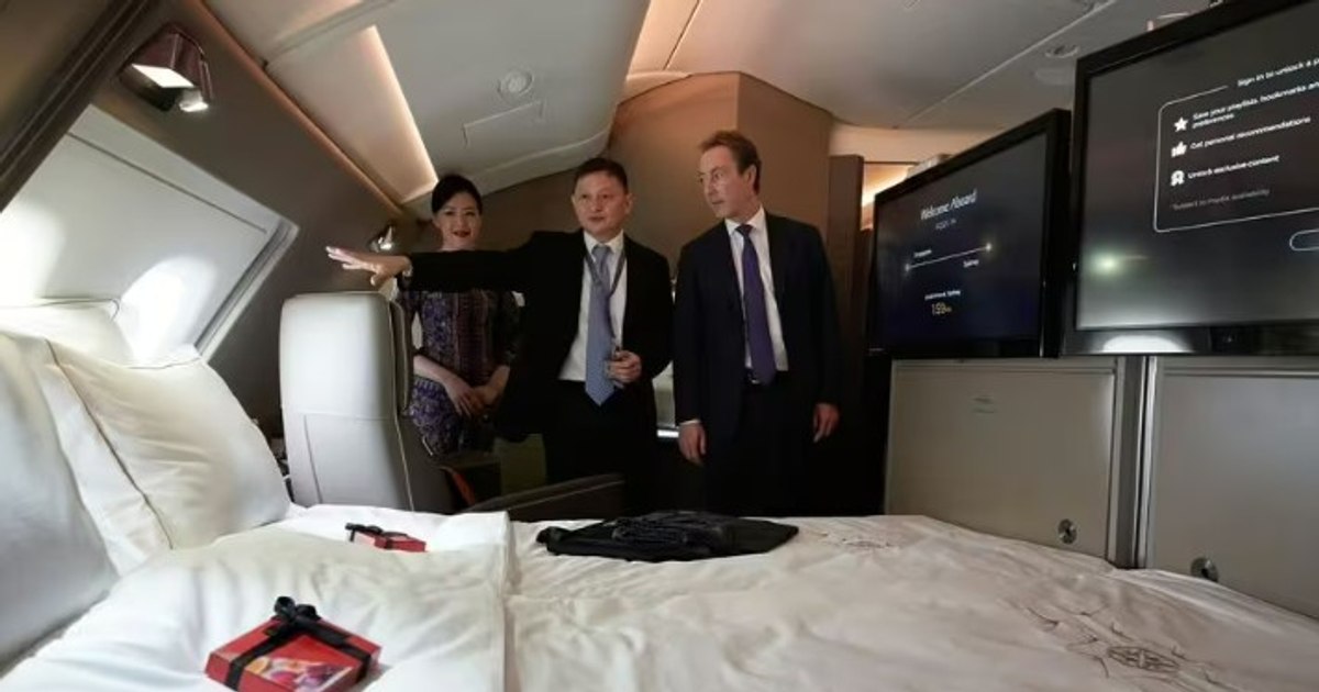 Video The experience of a man who paid 11,000 euros for a first class flight: caviar, luxury pajamas and lamb chops