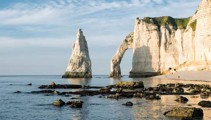 A fairytale island rises above the sands and sea of ​​Normandy. Photo getyourguide.com