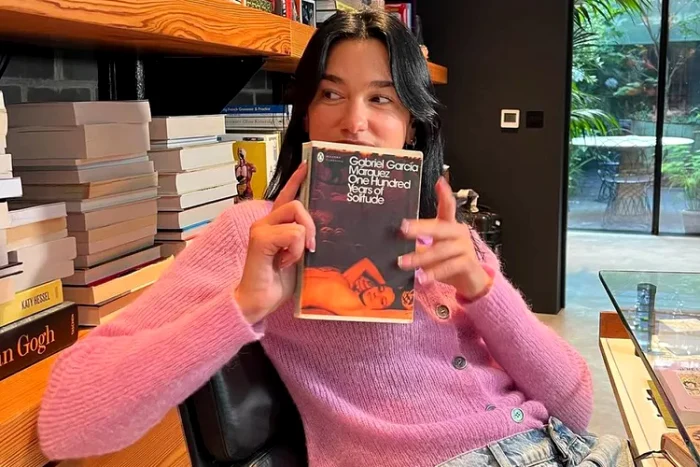 One of the great novels that Dua Lipa recommends PHOTO Instagram/Service 95