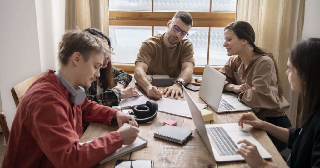 About 40% of young Romanians from Generation Z say they feel stressed or overwhelmed by the pressure of the future