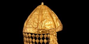 Artmark ‘Hero Helmet’ video: Starting price for unique 23K gold item