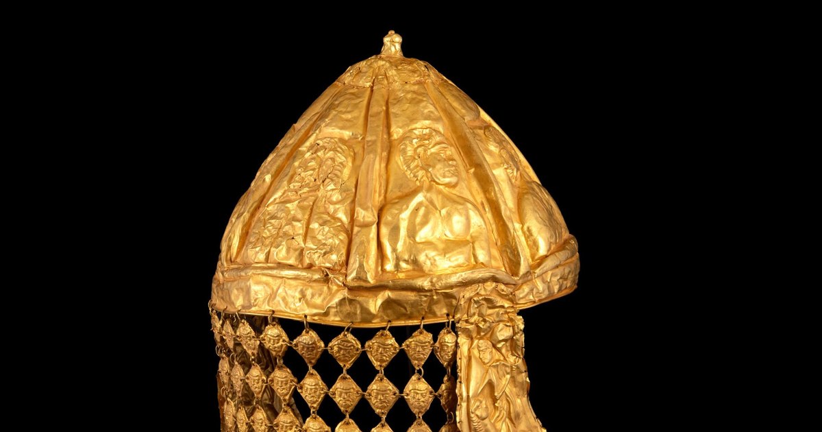 Artmark 'Hero Helmet' video: Starting price for unique 23K gold item