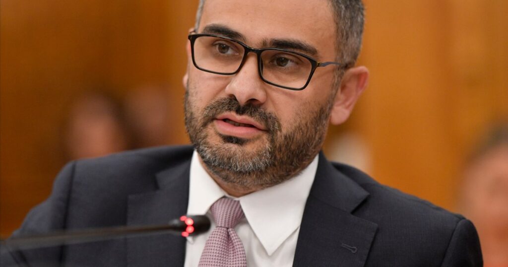 Labor Minister explains why some employers prefer non-EU workers: 'They are easily expendable'