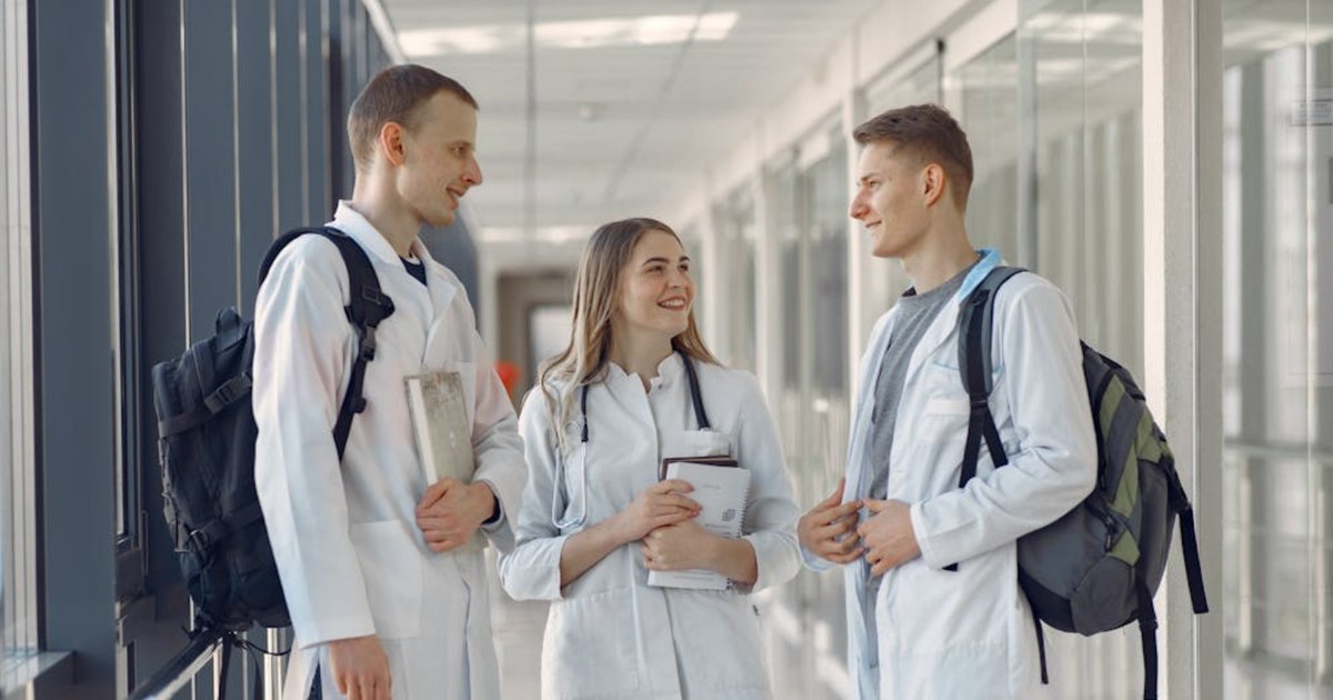 Romanian doctors from the diaspora unite in RoMeDi - A professional bridge between the global and local health systems