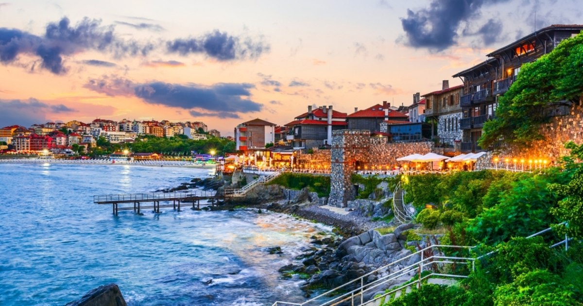 Romanians choose the safety of Bulgaria in 2026: explosion of bookings on the neighboring coast in the context of tensions in the East