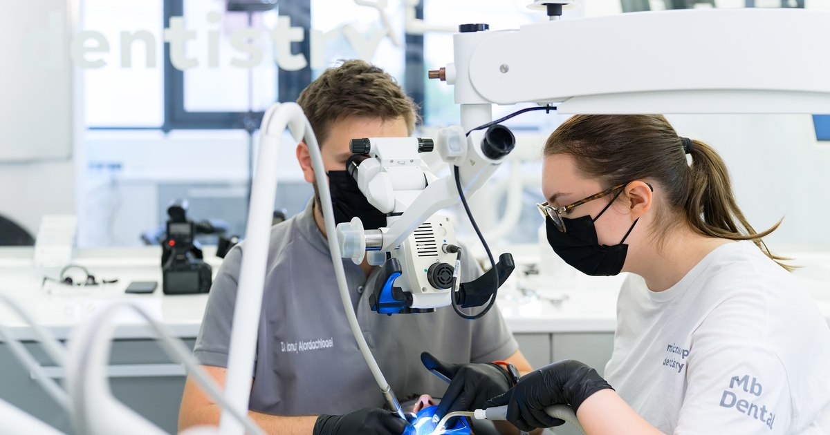 Root canal treatment under the microscope: how modern technology helps to save the tooth in the long term
