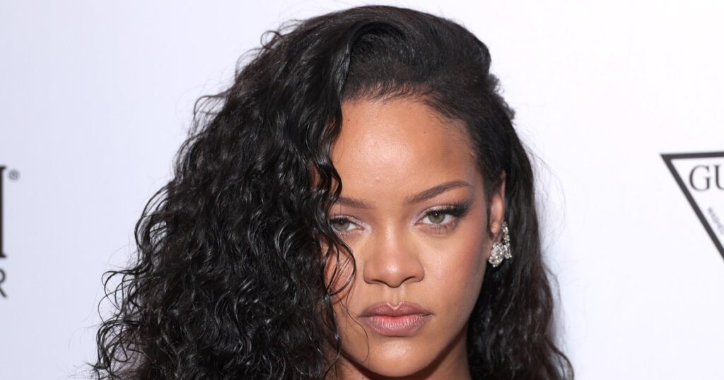 Video Rihanna, the target of an armed attack: a woman fired 10 shots from a white Tesla at the mansion of the star in Beverly Hills