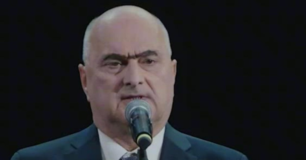 Video Speech without vowels by Ilie Bolojan, a Divertis parody gone viral: "Ț-N-Ț-V BN"