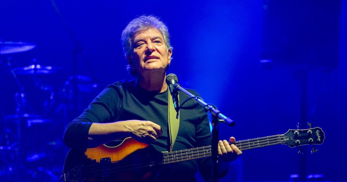 Video The casket with the body of Mugurel Vrabete, the bassist of the band Holograf, deposited at Sala Palatului: "It helps us a lot to feel how many people loved him"