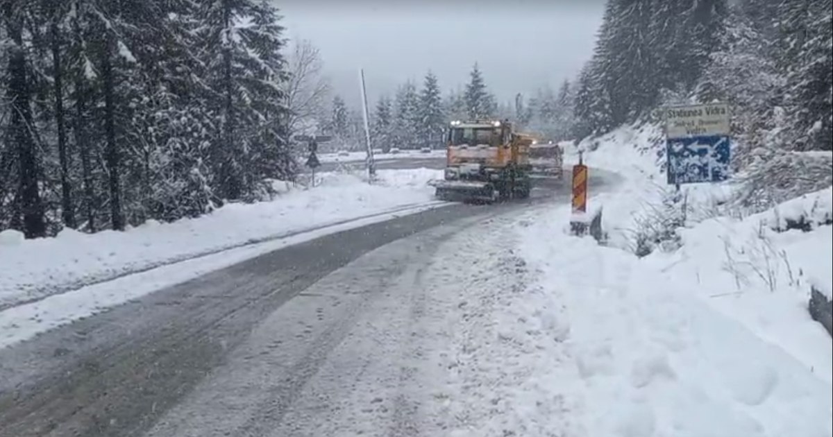 Video Winter returns to Romania. Heavy snowfall in the mountains, with up to 35 cm of snow. There are interventions to clean the roadway