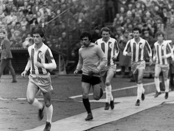 Corvinul, with the Honduras national team shirts. Photo: Aurel Herlea