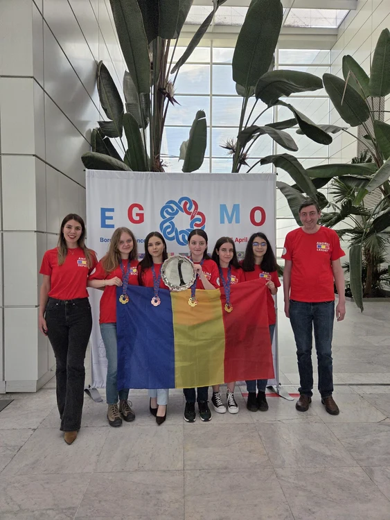 The girls who represented Romania at EGMO and the coordinating teachers