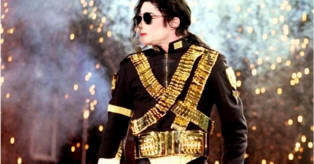 A new documentary revives the controversy surrounding Michael Jackson. The 13-year-old boy who accused him of sexual abuse tells what he saw on the megastar's body