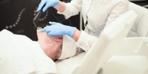 A woman died after a face lift at a clinic in Bucharest. The reason why the health inspectors could not enter the cabinet